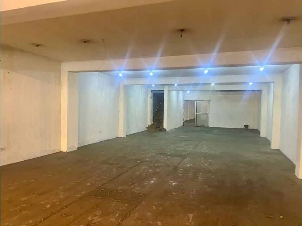 En Venta Planta Industrial Comercial en Av. Lecuna. Centro - Caracas. - 13