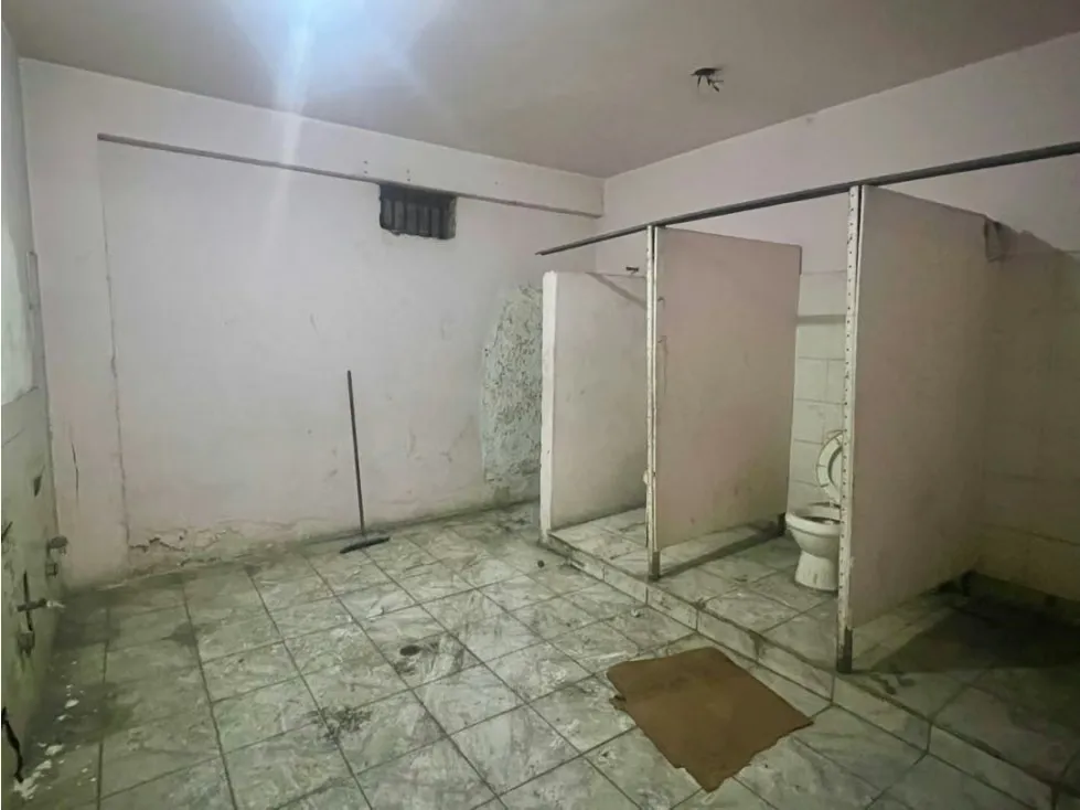En Venta Planta Industrial Comercial en Av. Lecuna. Centro - Caracas. - 16