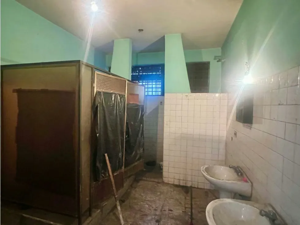 En Venta Planta Industrial Comercial en Av. Lecuna. Centro - Caracas. - 17