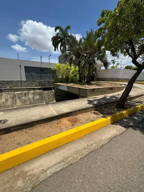 Se vende Townhouse en Villa Alablanca, Fuerzas Armadas - 4