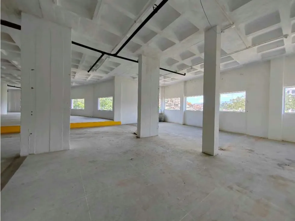 Se Vende local 1000m2 Piedra Azul 3146 - 7