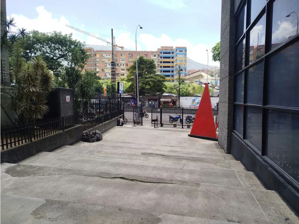 Se alquila oficina 92m2 La California Norte - 2