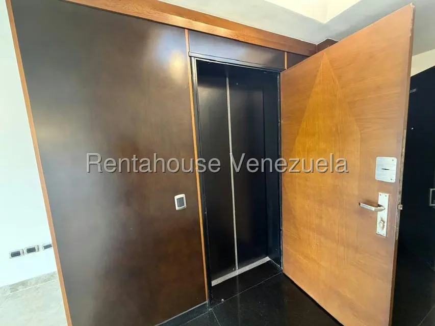 Apartamento (1 Nivel) en Venta en Los Samanes, Distrito Metropolitano - 2