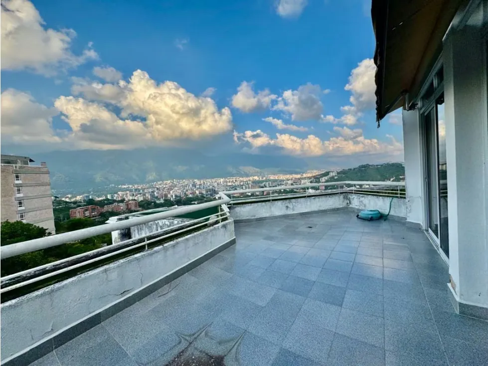Se vende PH 557m2 3h+s/5b/5p Colinas de Valle Arriba