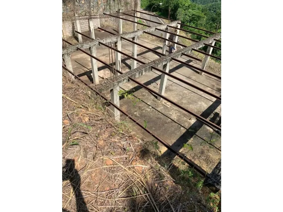 Se vende terreno de 1360mts Bosques de la Lagunita 2506 - 11