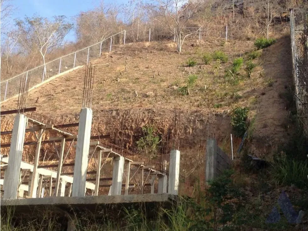 Se vende terreno de 1360mts Bosques de la Lagunita 2506 - 17