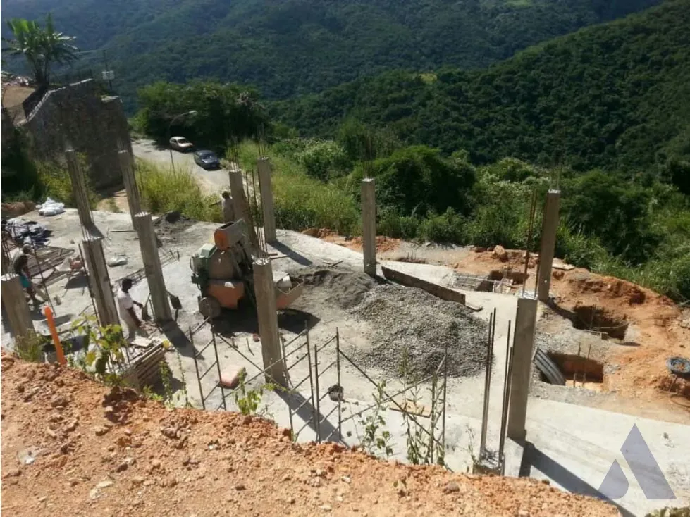 Se vende terreno de 1360mts Bosques de la Lagunita 2506 - 18