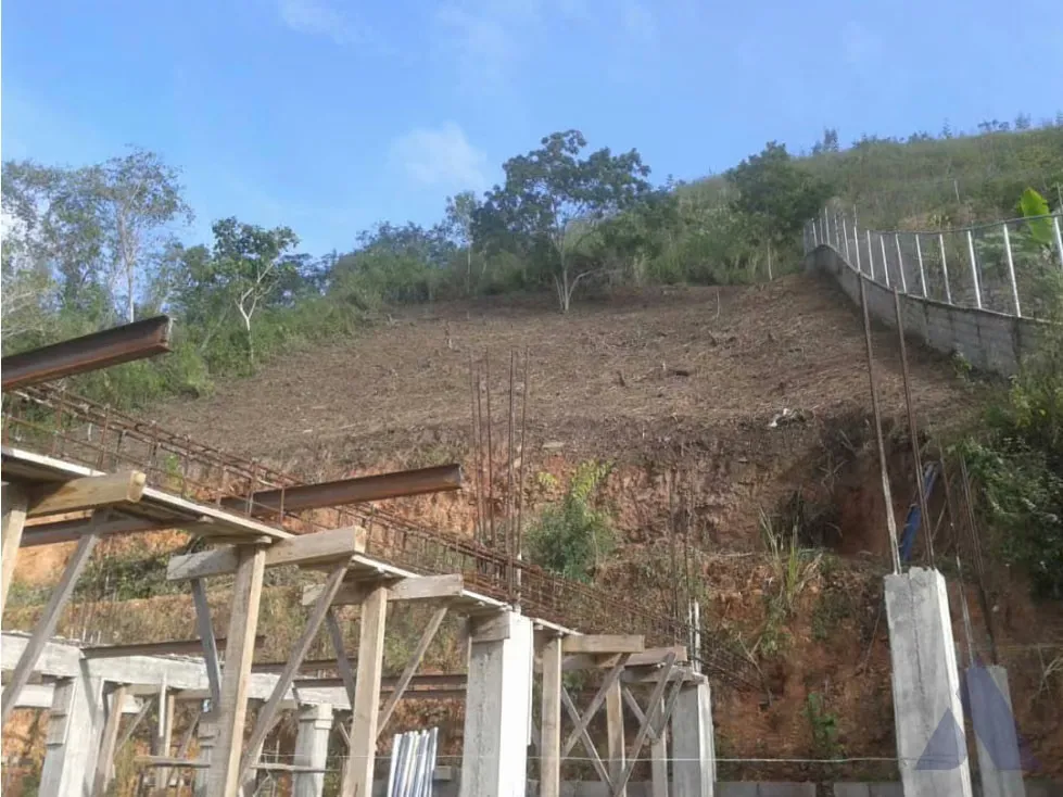 Se vende terreno de 1360mts Bosques de la Lagunita 2506 - 19