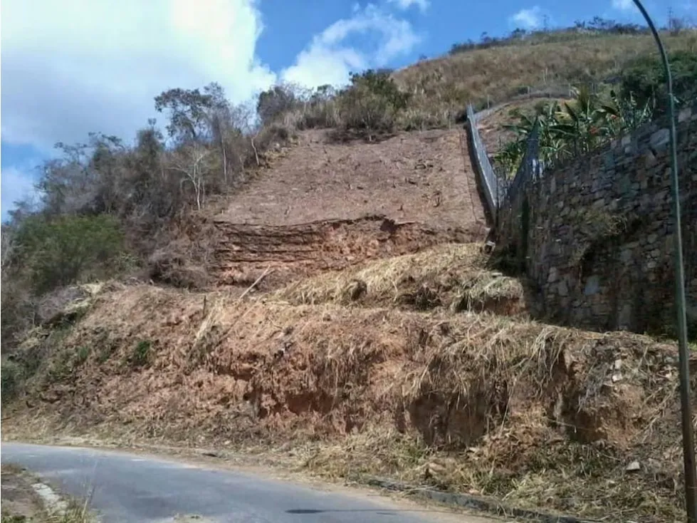 Se vende terreno de 1360mts Bosques de la Lagunita 2506 - 2