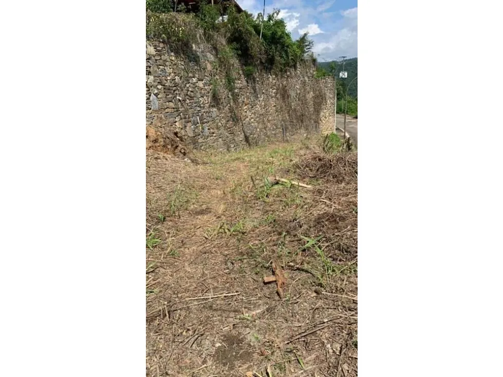 Se vende terreno de 1360mts Bosques de la Lagunita 2506 - 5