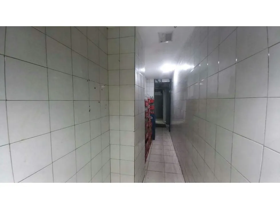 Se alquila local comercial 70m2 Av. Lecuna 4314 - 18