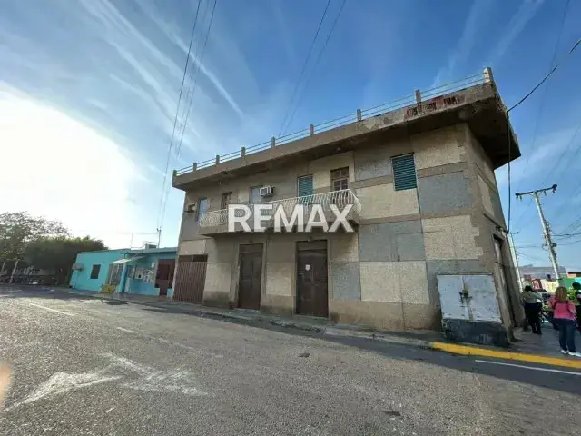 Edificio comercial en venta, centro de Punto Fijo