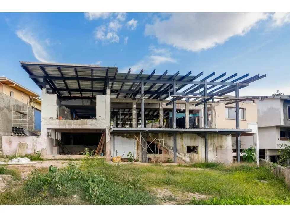 Se vende casa para terminar 4h+2s+ch/7p Colinas de Bello Monte