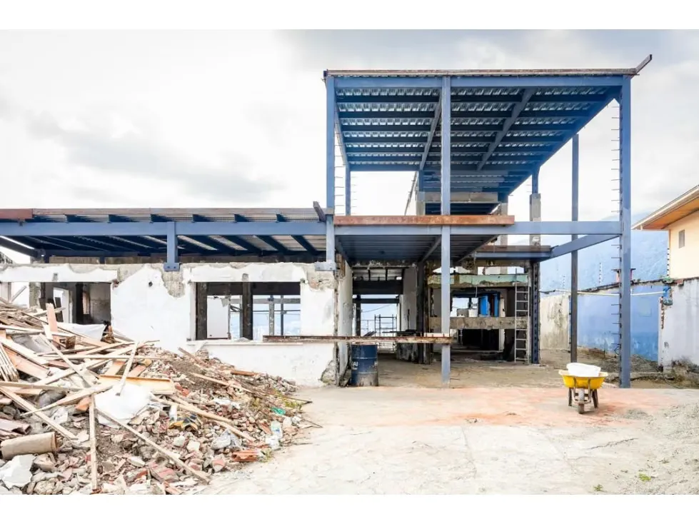 Se vende casa para terminar 4h+2s+ch/7p Colinas de Bello Monte - 11