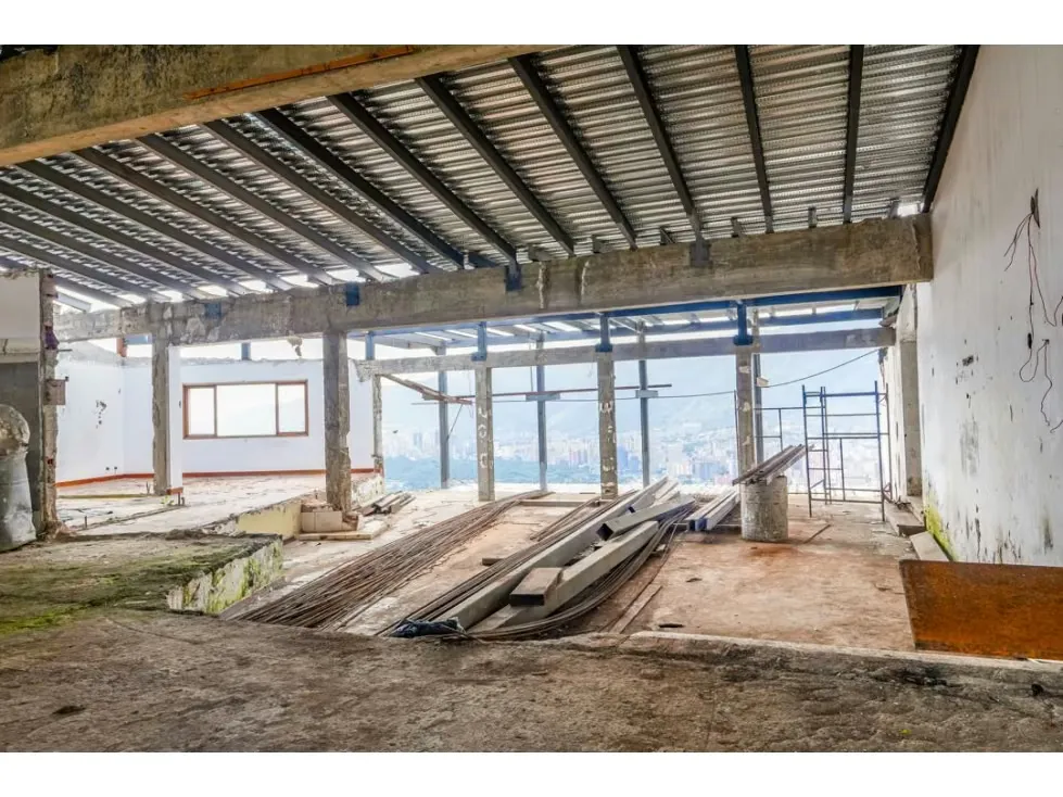 Se vende casa para terminar 4h+2s+ch/7p Colinas de Bello Monte - 19