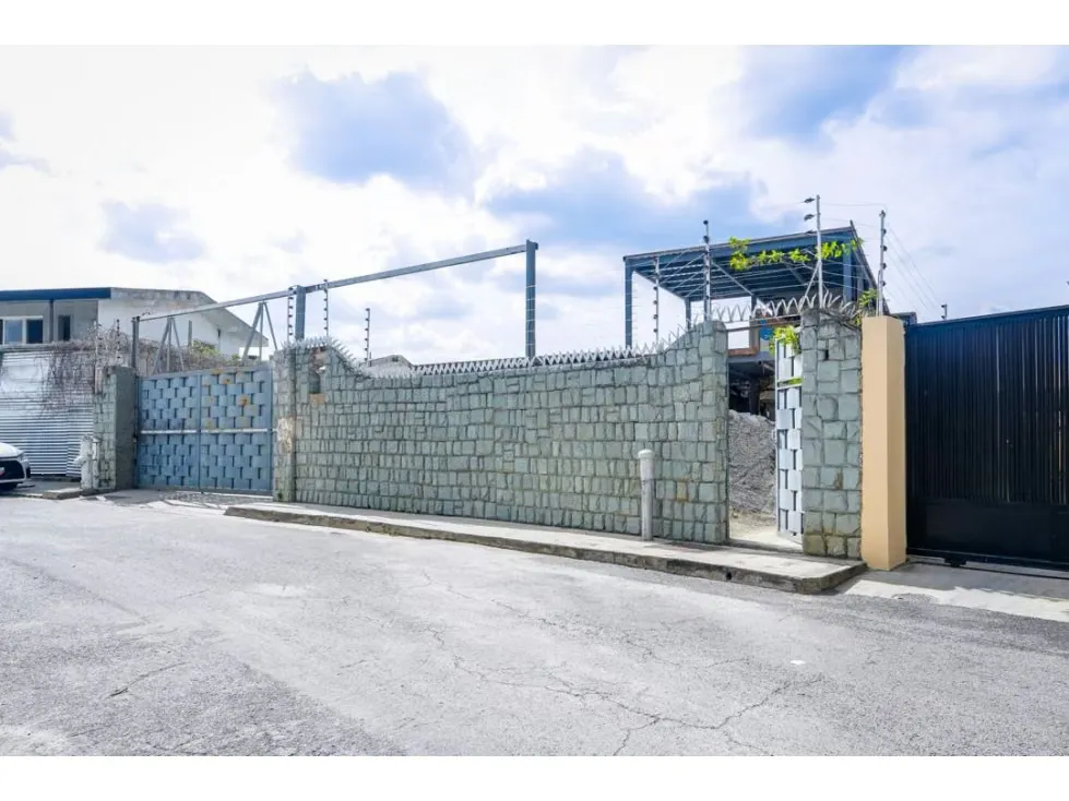 Se vende casa para terminar 4h+2s+ch/7p Colinas de Bello Monte - 10