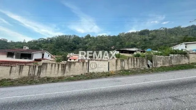 En venta de un terreno ubicado en el sector Carmona Av Caracas de Trujillo capital - 2