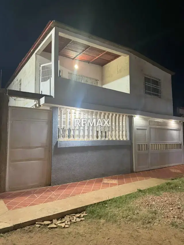 Casa en venta ubicada en av. Milagro Norte en Maracaibo