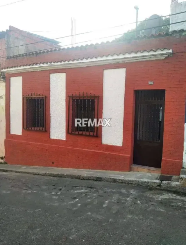 CASA PARA REMODELAR EN LA PASTORA - 11