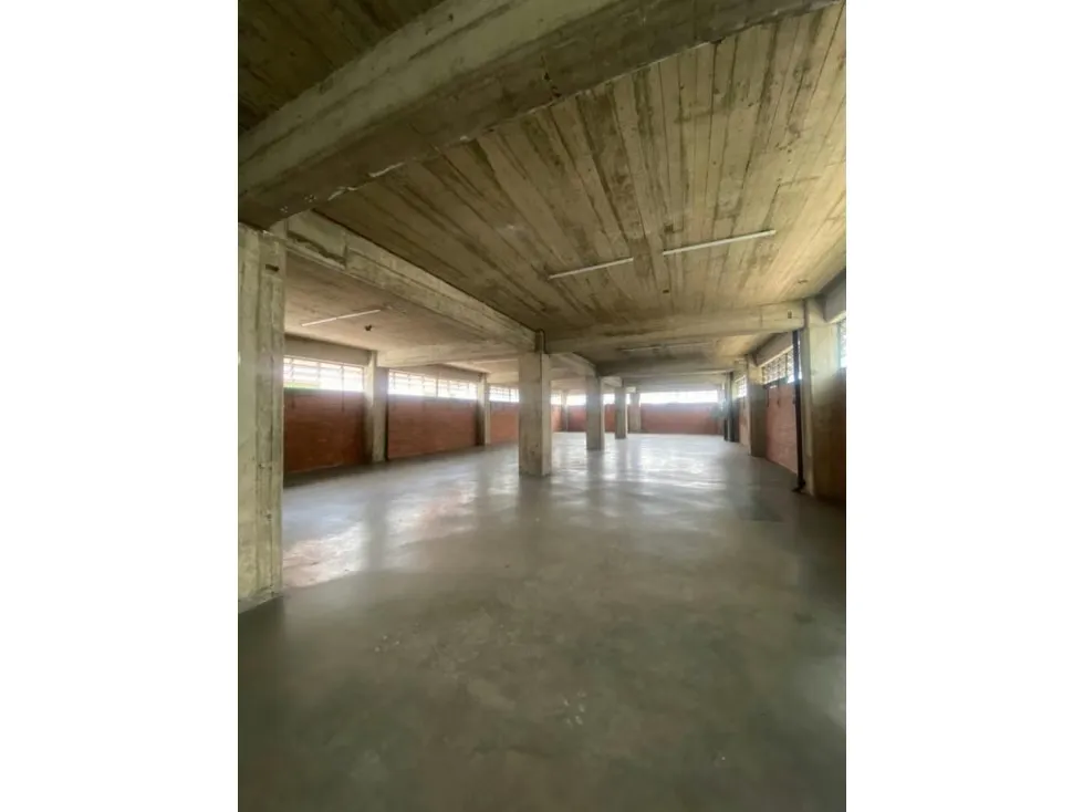Se alquila planta industrial para depósito 550m2 Boleita Sur - 2