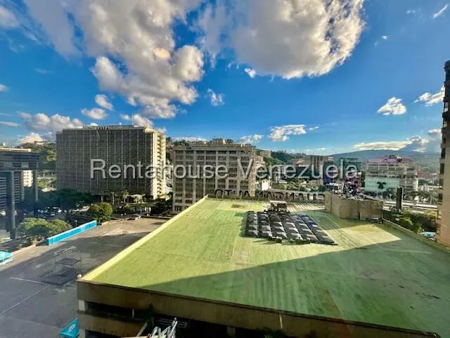 Apartamento (1 Nivel) en Venta en Chuao, Distrito Metropolitano - 8