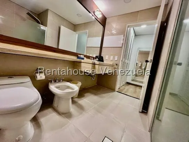 Apartamento (1 Nivel) en Venta en Chuao, Distrito Metropolitano - 10