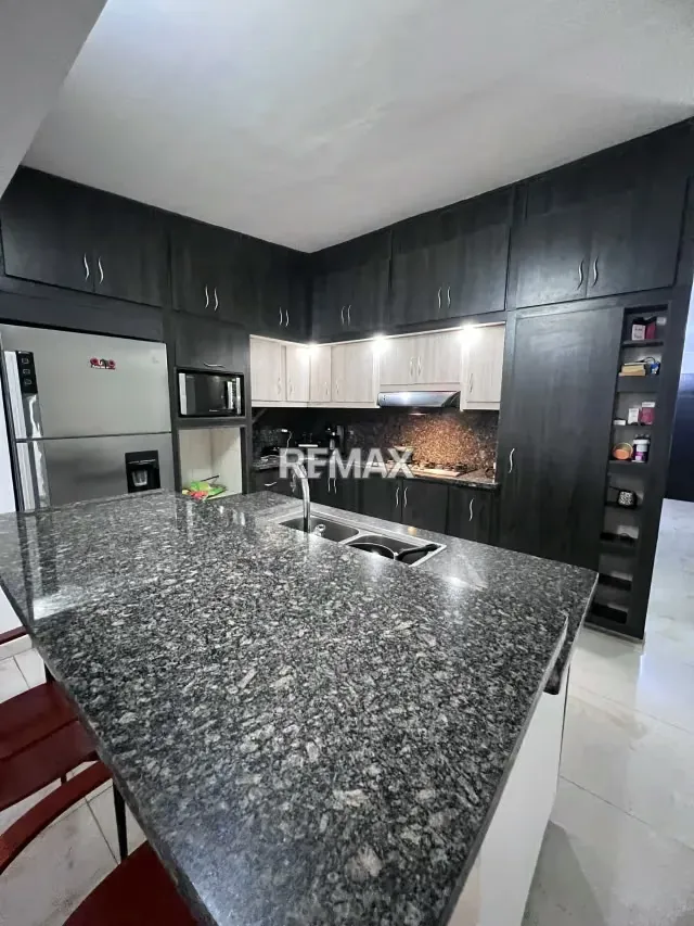 EN VENTA CASA EN BUENAVENTURA REMODELADA Y MODERNA - 3