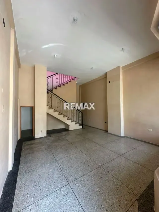 Local Comercial Estratégico en C.C. KJ – Planta Baja - 12