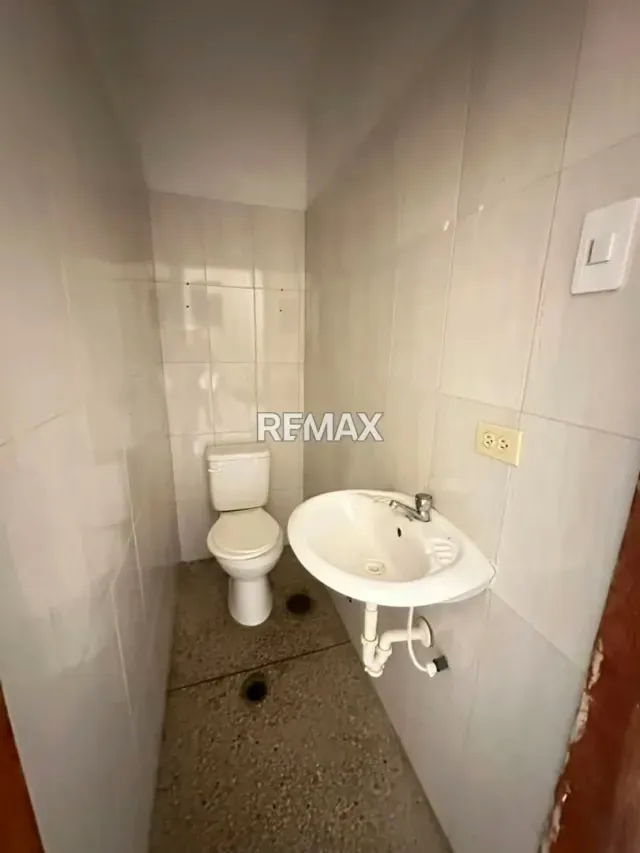 Local Comercial Estratégico en C.C. KJ – Planta Baja - 13