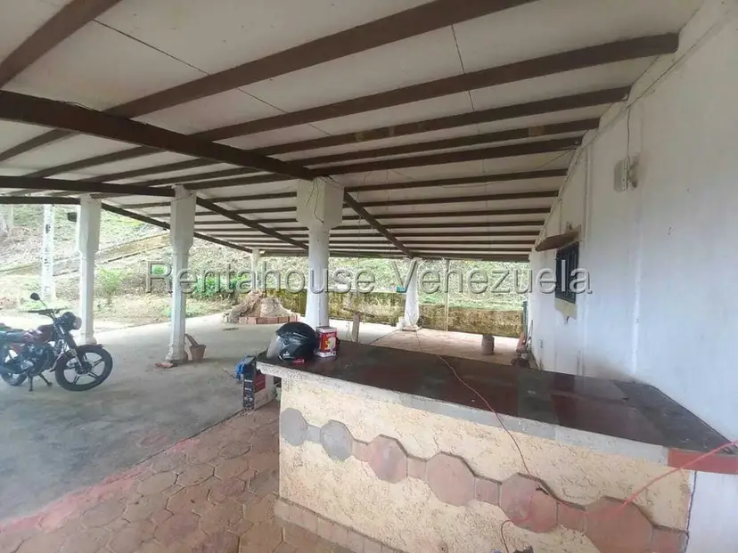 Casa (1 Nivel) en Venta en Avenida Principal Cecilio Acosta, Miranda