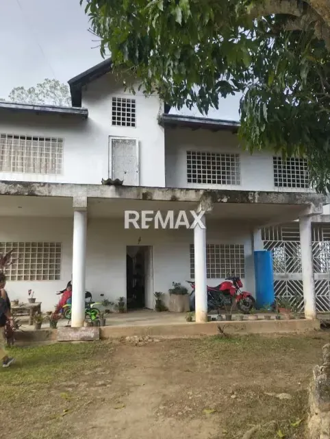 ElHatillo La Mata Baruta Amplio terreno zona privada con casa obra gris - 4