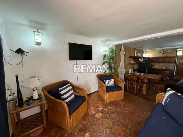 En venta, Hermoso Town house de 77mt2 en La California Town house, el Tuque. Tucacas - 3