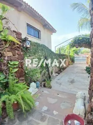 ACOGEDORA CASA CON LA FUSION DE UN ESTILO RUSTICO Y LA ELEGANCIA DE UN ESTILO MODERNO,URB LA GUARINA LISTA PARA HABITAR LA ASUNCION ARISMENDI, NUEVA ESPARTA