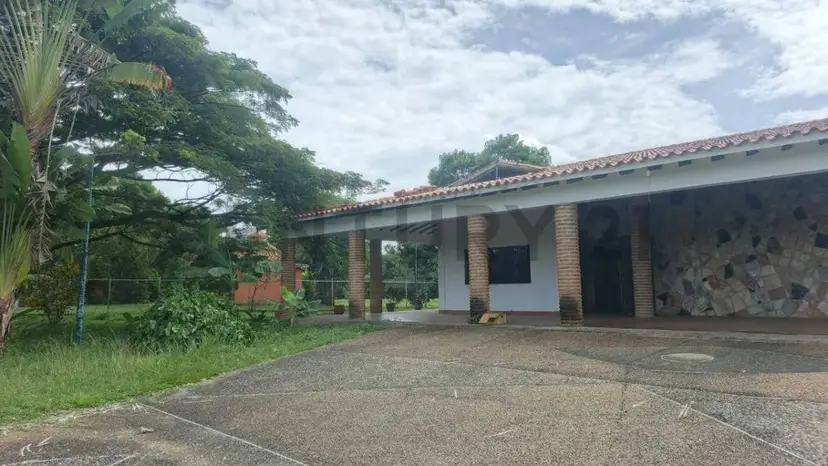 Venta de hermosa Casa en Safari, Sector Casa Miel