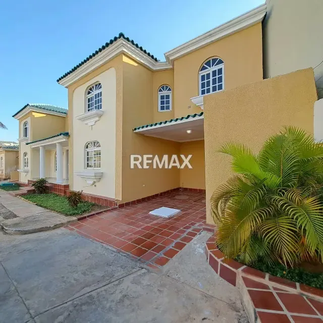 CASA EN VENTA EN LAGO COUNTRY II, FUERZAS ARMADAS