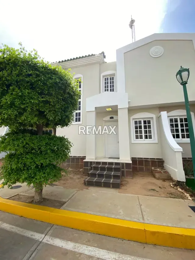 TOWNHOUSE EN VENTA EN VILLA LAGO COUNTRY III ZONA NORTE EN MARACAIBO