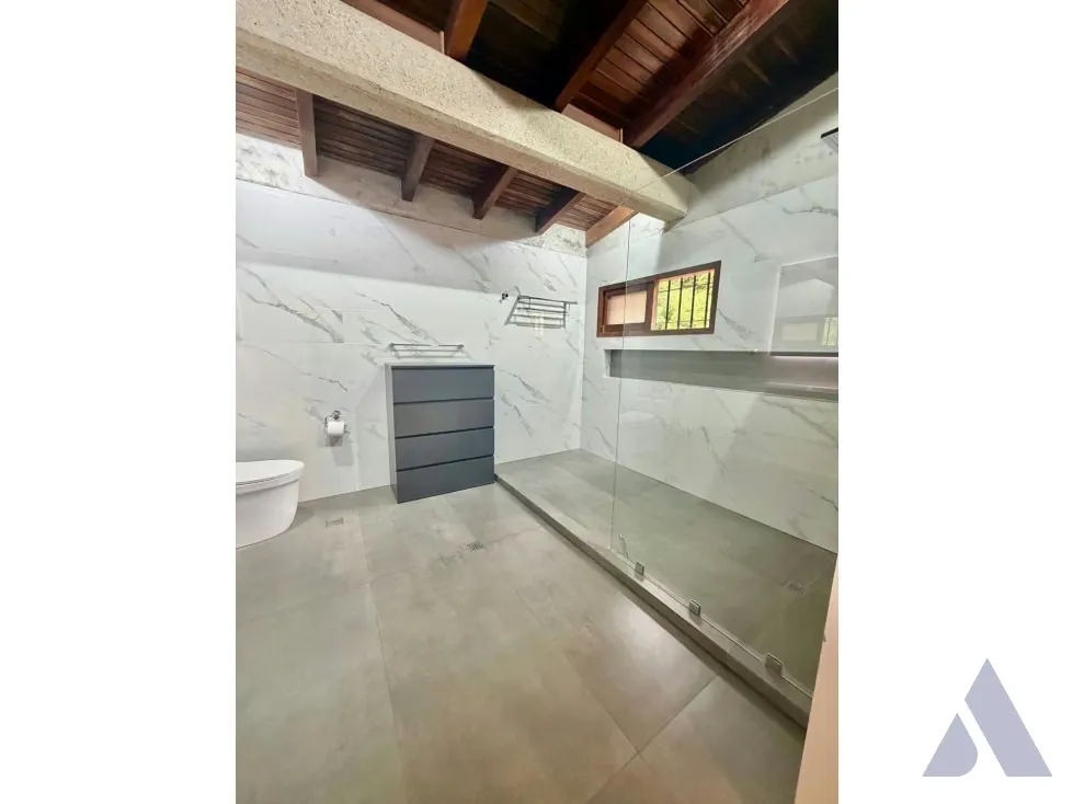 Se Vende casa 680m2 Cerro Verde 6553 - 11