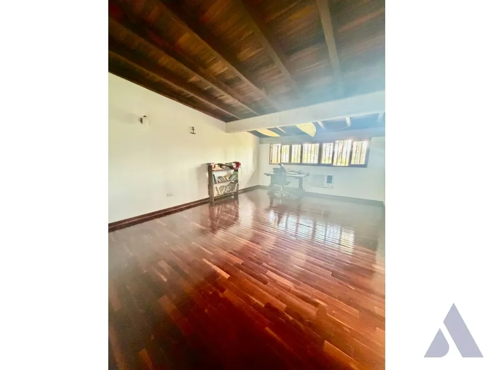 Se Vende casa 680m2 Cerro Verde 6553 - 12