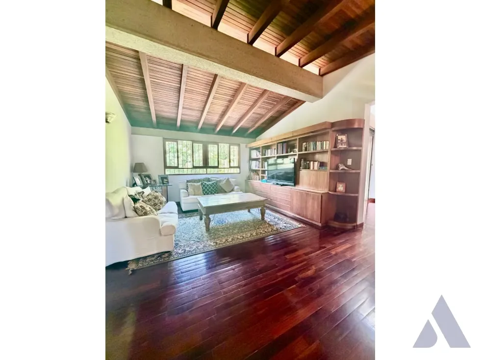 Se Vende casa 680m2 Cerro Verde 6553 - 8