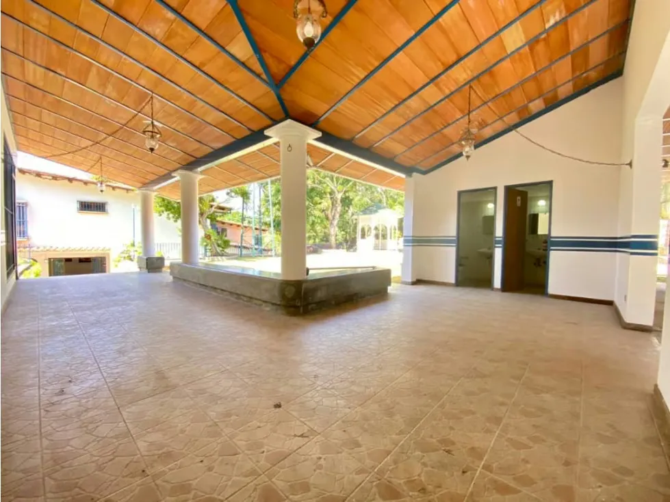 Se vende Casa 1900m² 10h+1s/8b+1s/17p , Caurimare - 2