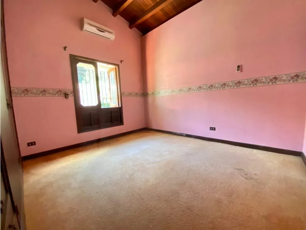 Se vende Casa 1900m² 10h+1s/8b+1s/17p , Caurimare - 11