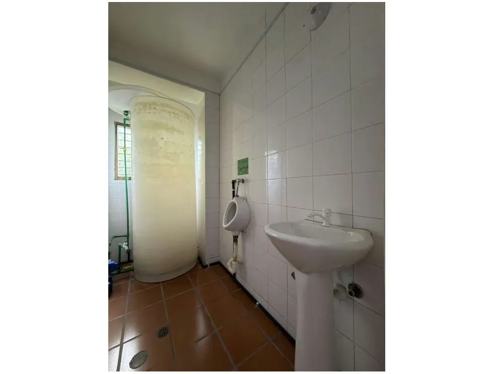 Alquilo local comercial a pie de calle 118m2 Los Guayabitos 8363 - 4