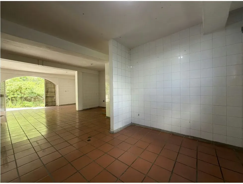 Alquilo local comercial a pie de calle 118m2 Los Guayabitos 8363 - 5