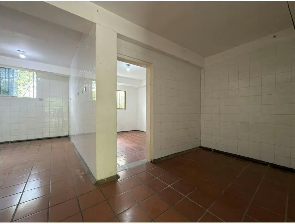 Alquilo local comercial a pie de calle 118m2 Los Guayabitos 8363 - 8
