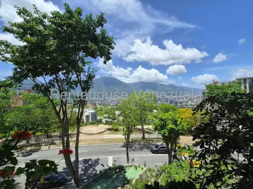 Apartamento (1 Nivel) en Alquiler en Colinas de Valle Arriba, Distrito Metropolitano - 11