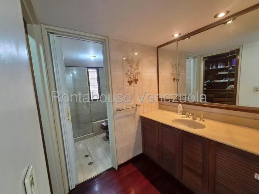 Apartamento (1 Nivel) en Alquiler en Colinas de Valle Arriba, Distrito Metropolitano - 16