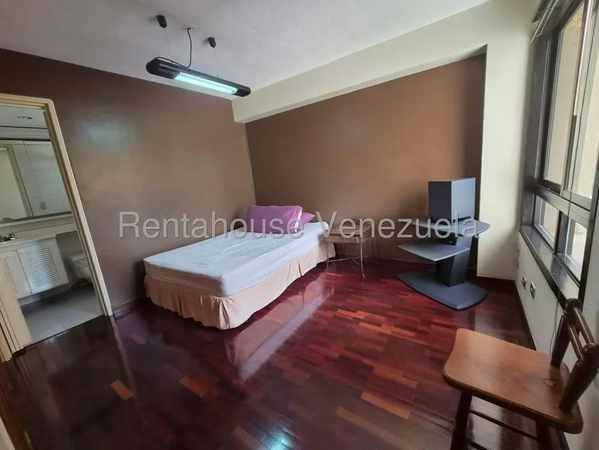 Apartamento (1 Nivel) en Alquiler en Colinas de Valle Arriba, Distrito Metropolitano - 17