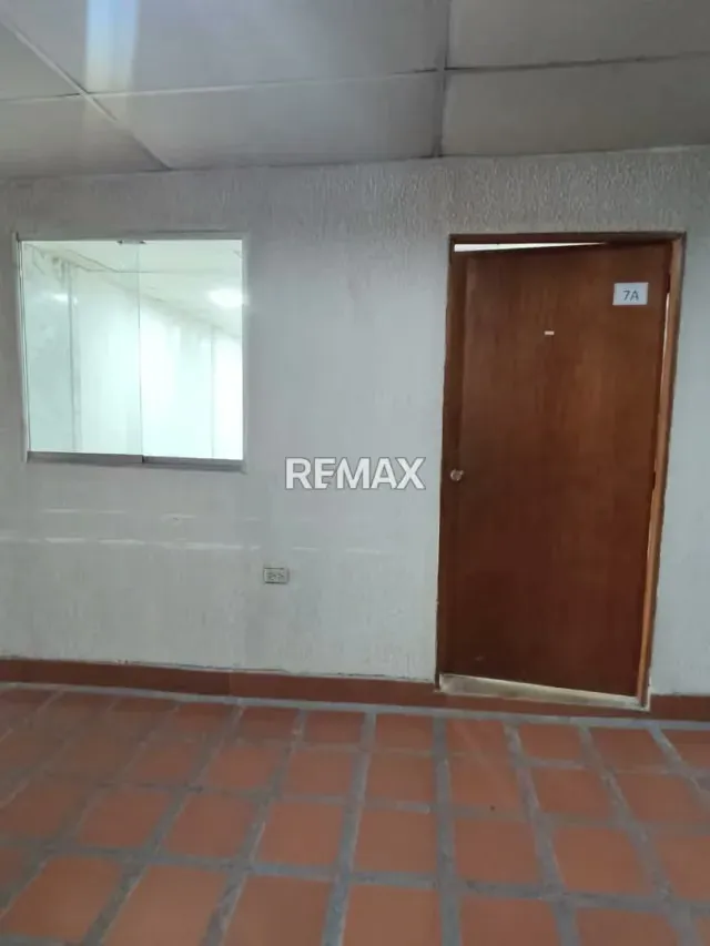En Alquiler Local 7A Comercial en Centro Profesionales Brañez - 2