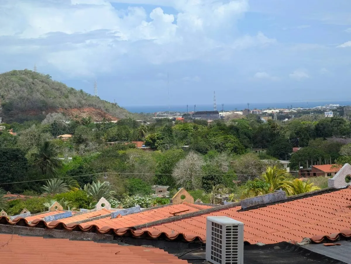 casa en venta en terrazas de Guatamare, vía Porlamar la Asunción - 2