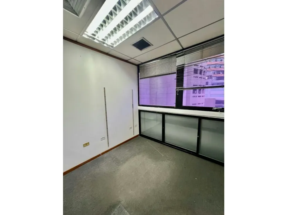 Vendo/alquilo oficina 200m2 El Rosal 8229 - 12